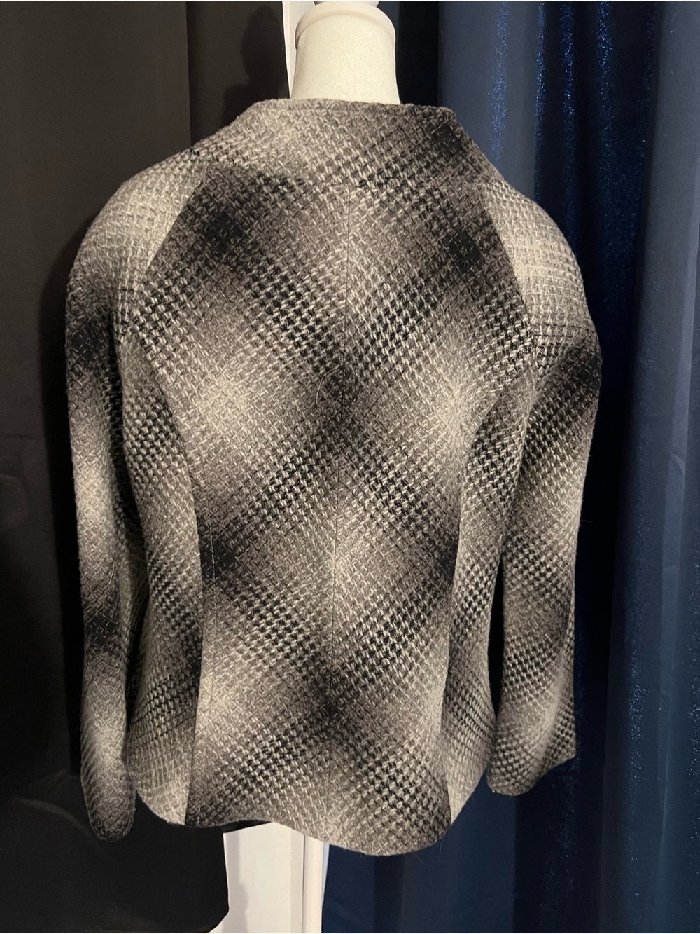 Pendleton Petite Wool Plaid Jacket Coat Women’s Size 18 Gray Black Button Front - Picture 4 of 6
